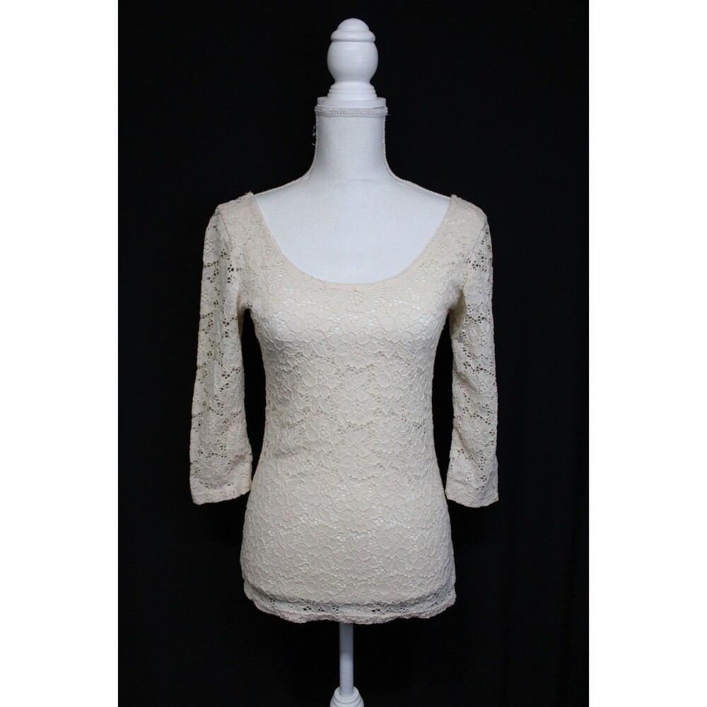 Pins and Needles Ivory Romantic/Cottagecore all over lace 3/4 sleeve top W-M